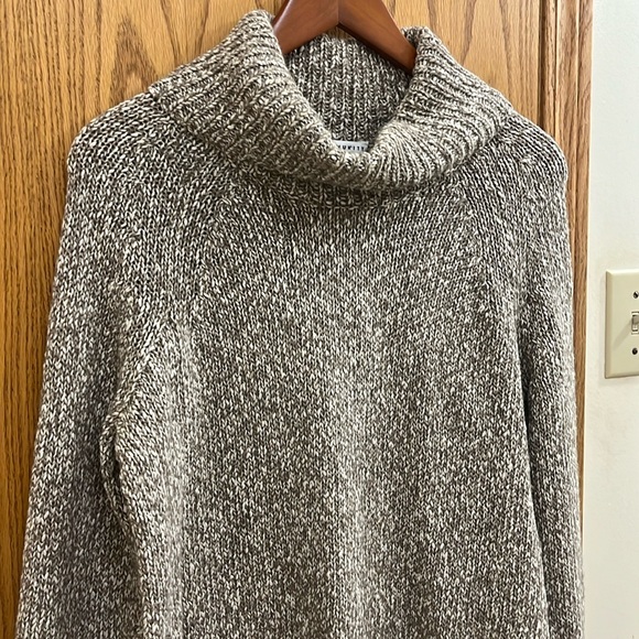 Aritzia Community Wool Taupe and White Knit Sweater - Picture 2 of 7